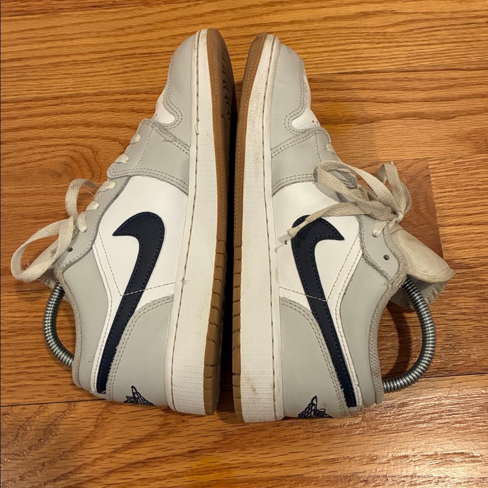 Nike Jordan 1 low Georgetown size 6 youth. - Picture 6 of 6